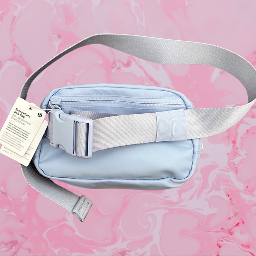 π Lululemon Everywhere Belt Bag Pastel Blue OUT OF STOCK COLOR TikTok Famous - Picture 13 of 14